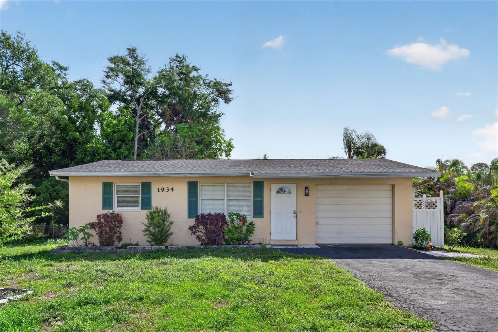 Photo of 1934 FLAMINGO DRIVE NORTH FORT MYERS FL 33917