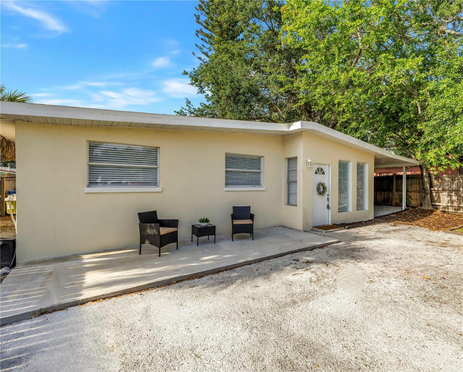Photo of 110 NE MONROE CIRCLE ST PETERSBURG FL 33702