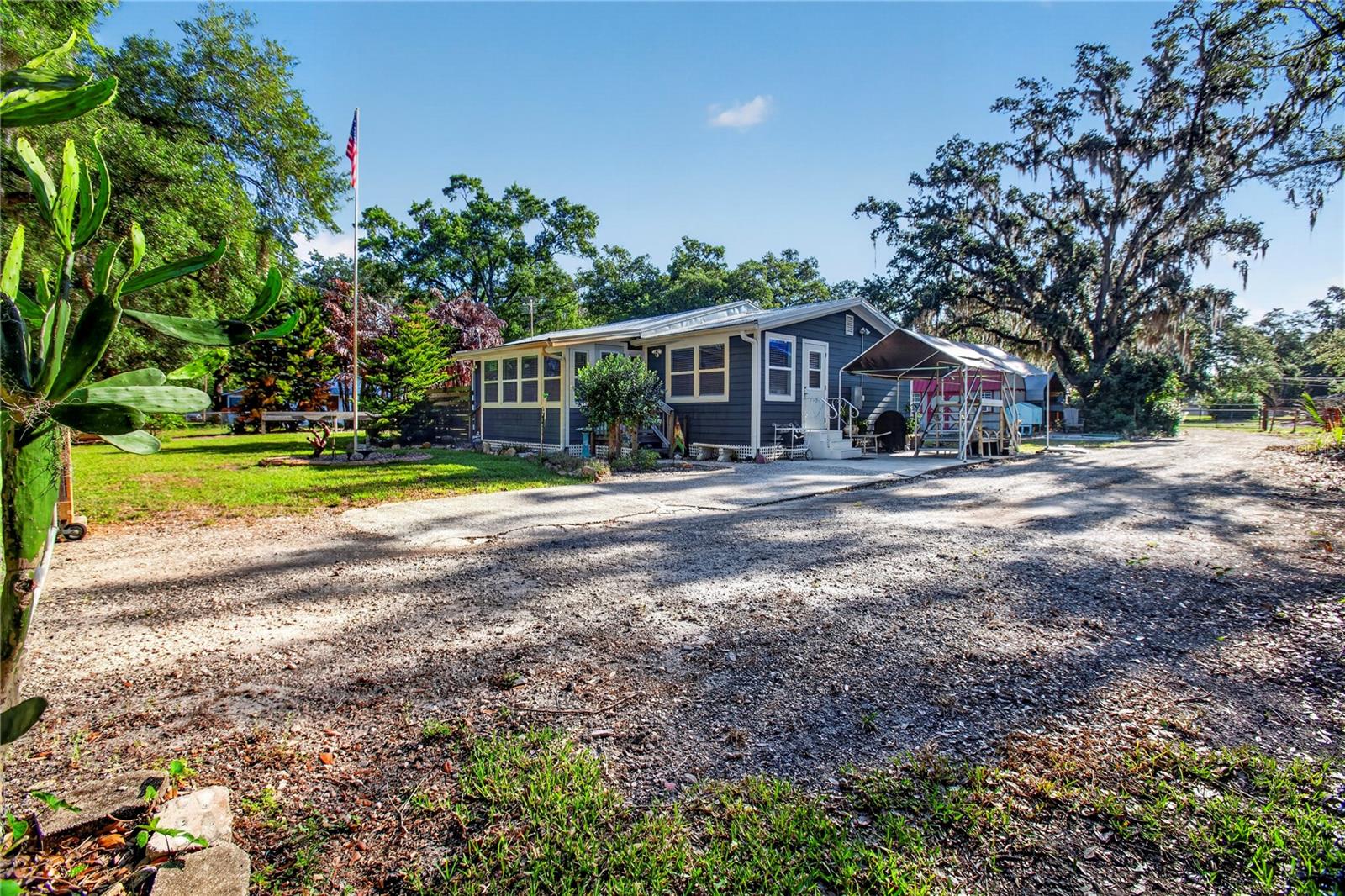 Photo of 10627 MCINTOSH ROAD THONOTOSASSA FL 33592