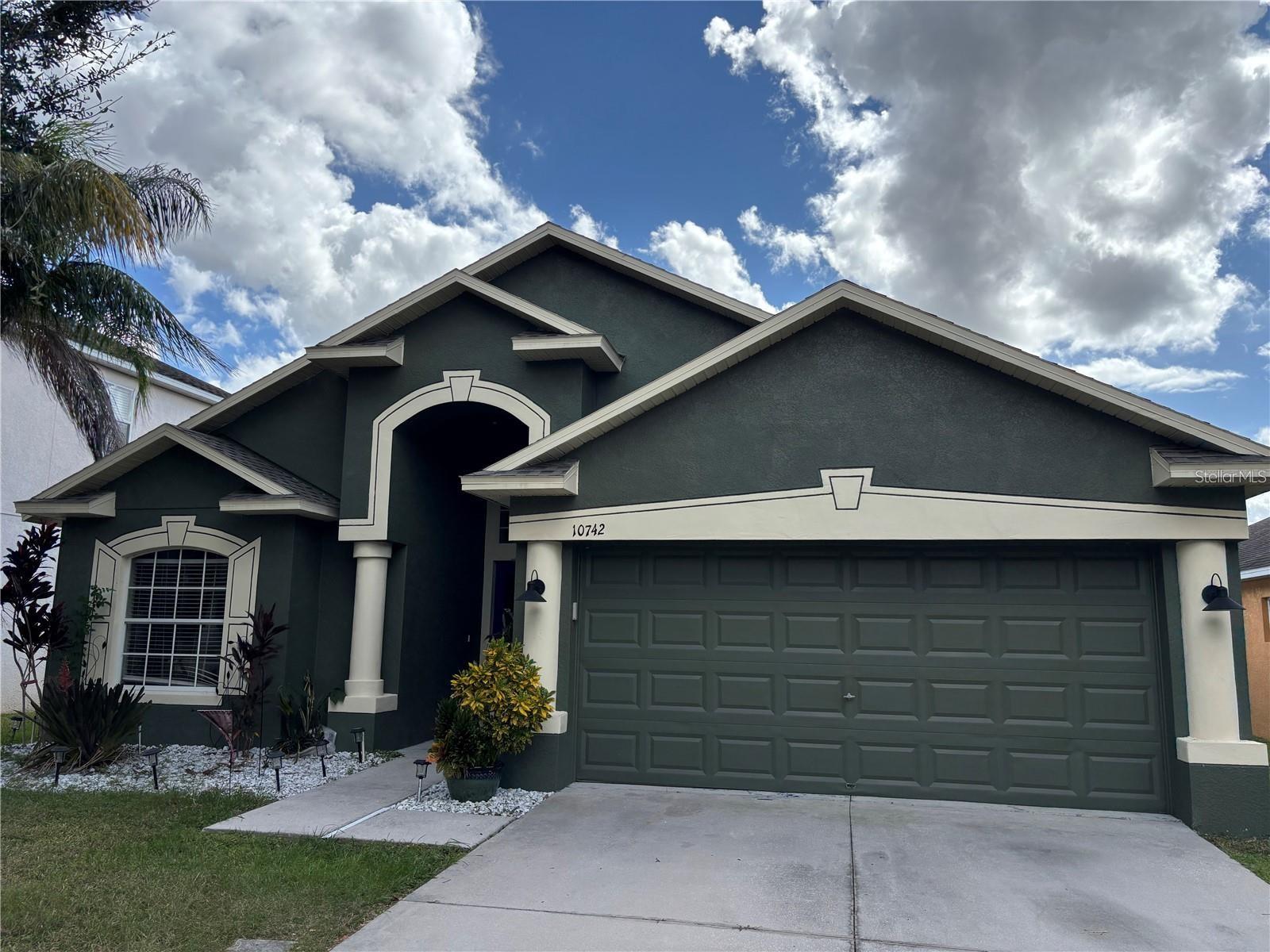 Photo of 10742 SHADY PRESERVE DRIVE RIVERVIEW FL 33579