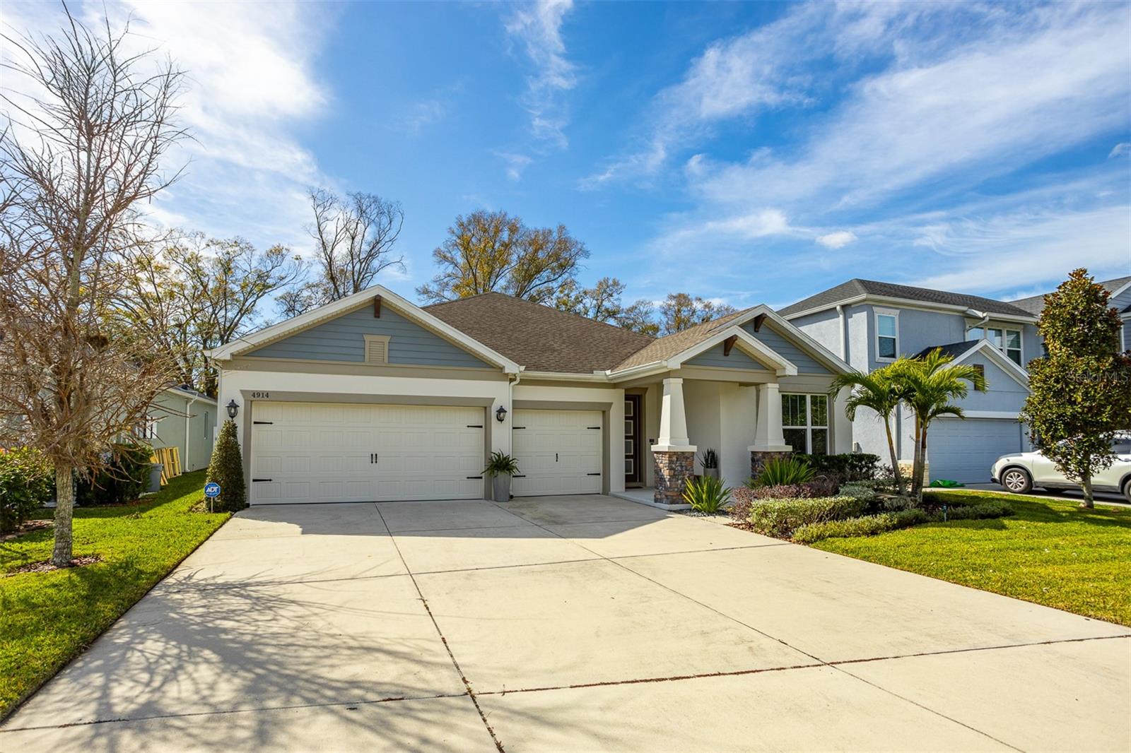 Photo of 4914 LAKESHORE OAKS COURT TAMPA FL 33624