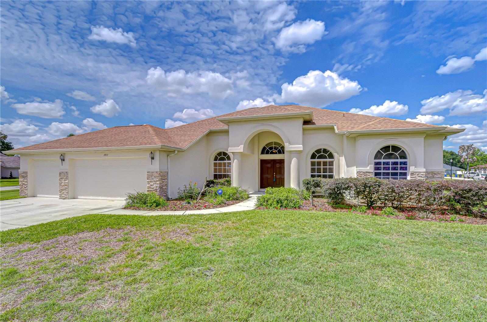 Photo of 2833 MOSSY TIMBER TRAIL VALRICO FL 33596