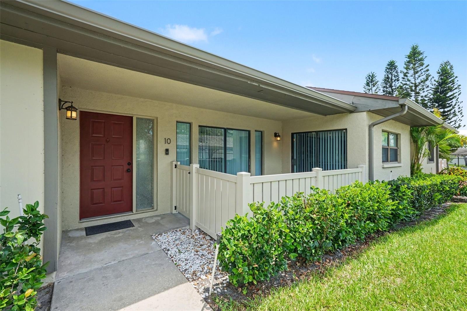 Photo of 10 LESLEY LANE OLDSMAR FL 34677