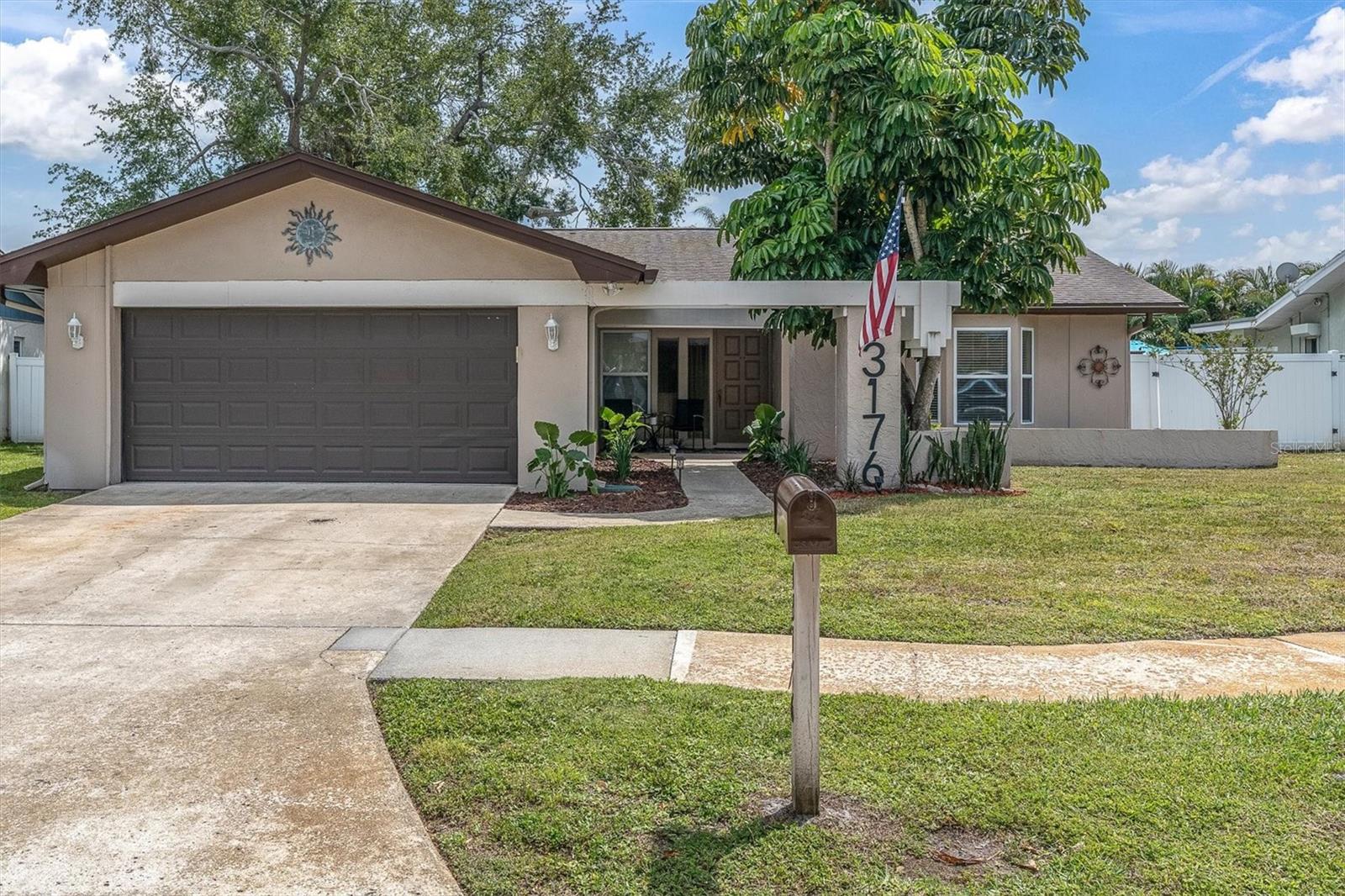 Photo of 13176 DORCHESTER DRIVE SEMINOLE FL 33776