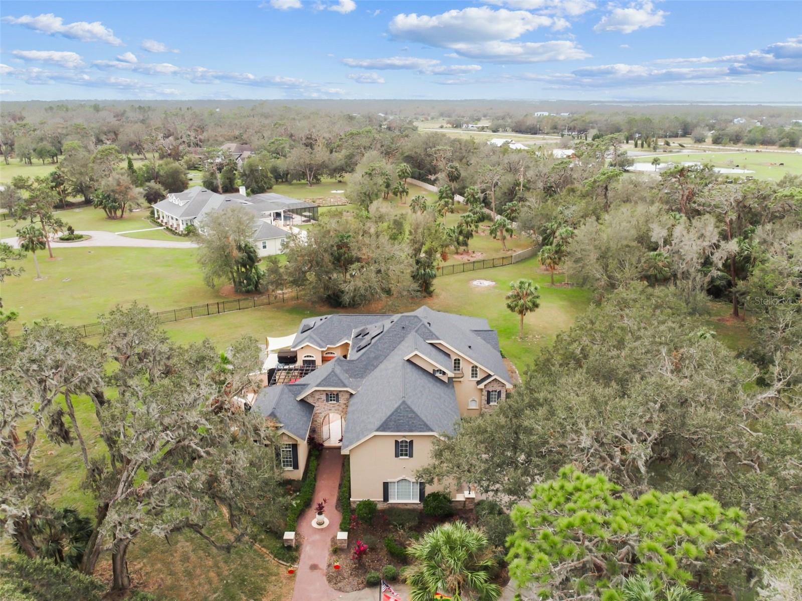 Photo of 12709 MANNHURST OAK LANE LITHIA FL 33547