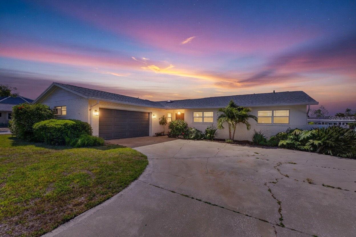 Photo of 8450 FLAGSTONE DRIVE TAMPA FL 33615