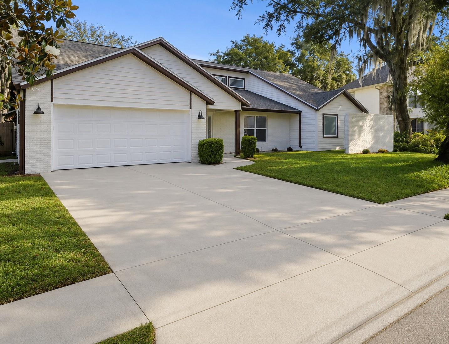 Photo of 1204 MOONDALE COURT VALRICO FL 33596