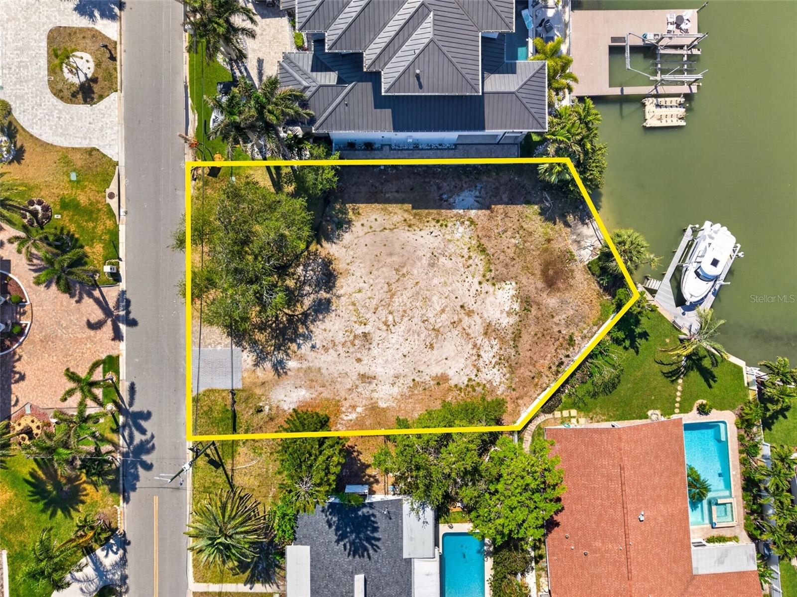 Photo of 909 OAKWOOD DRIVE LARGO FL 33770