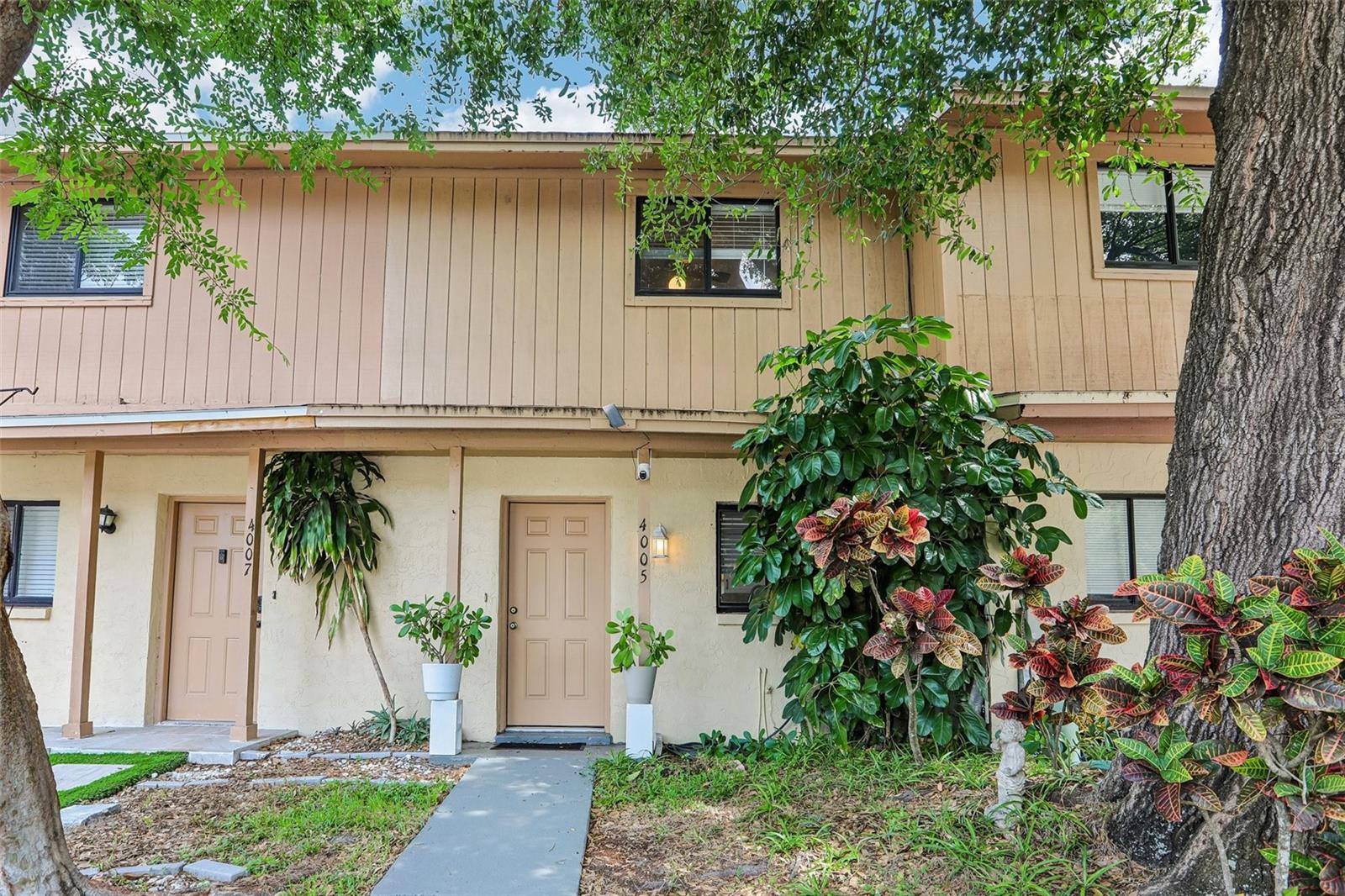Photo of 4005 OAK LIMB COURT TAMPA FL 33614