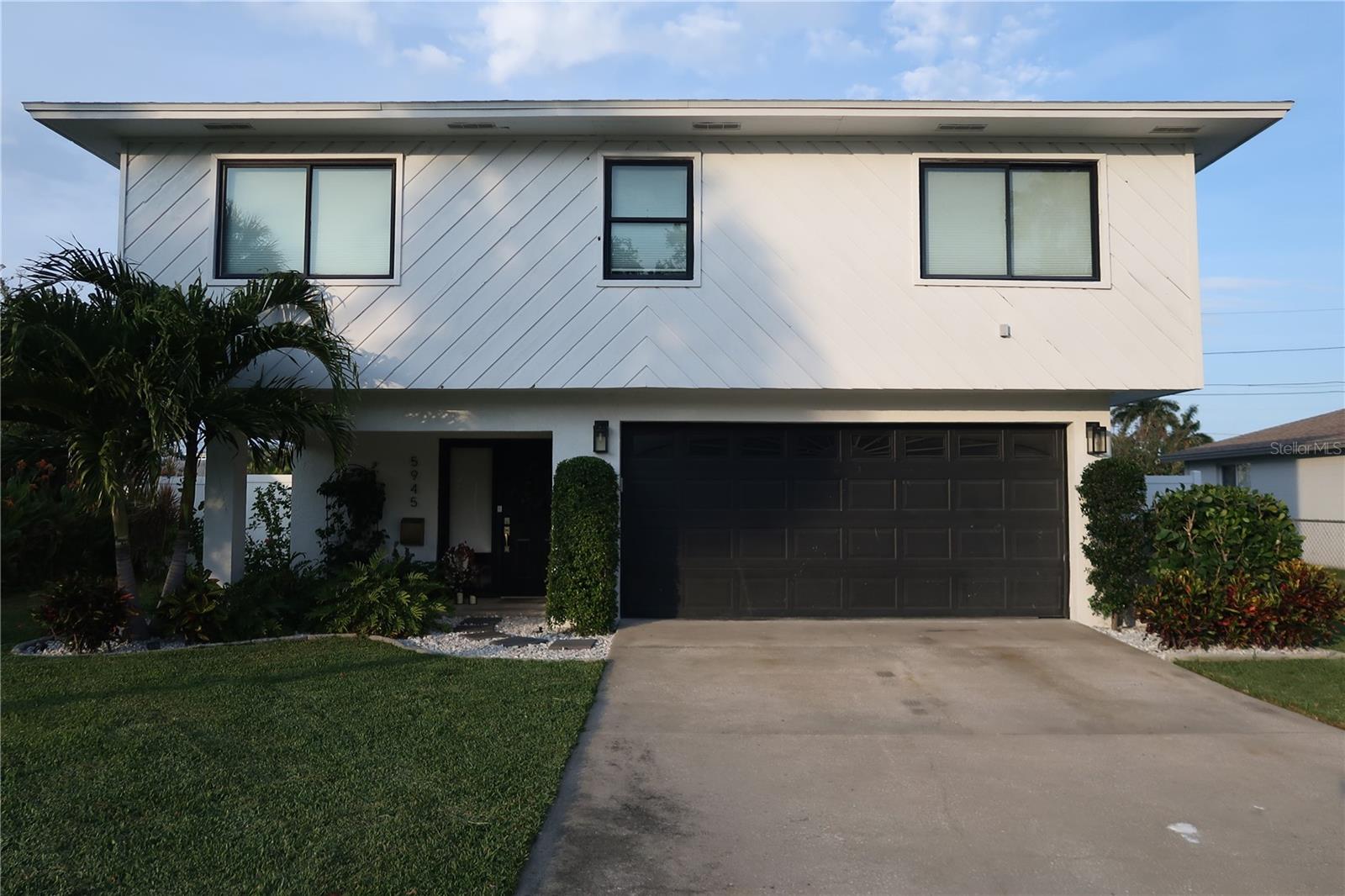 Photo of 5945 VENETIAN BOULEVARD ST PETERSBURG FL 33703