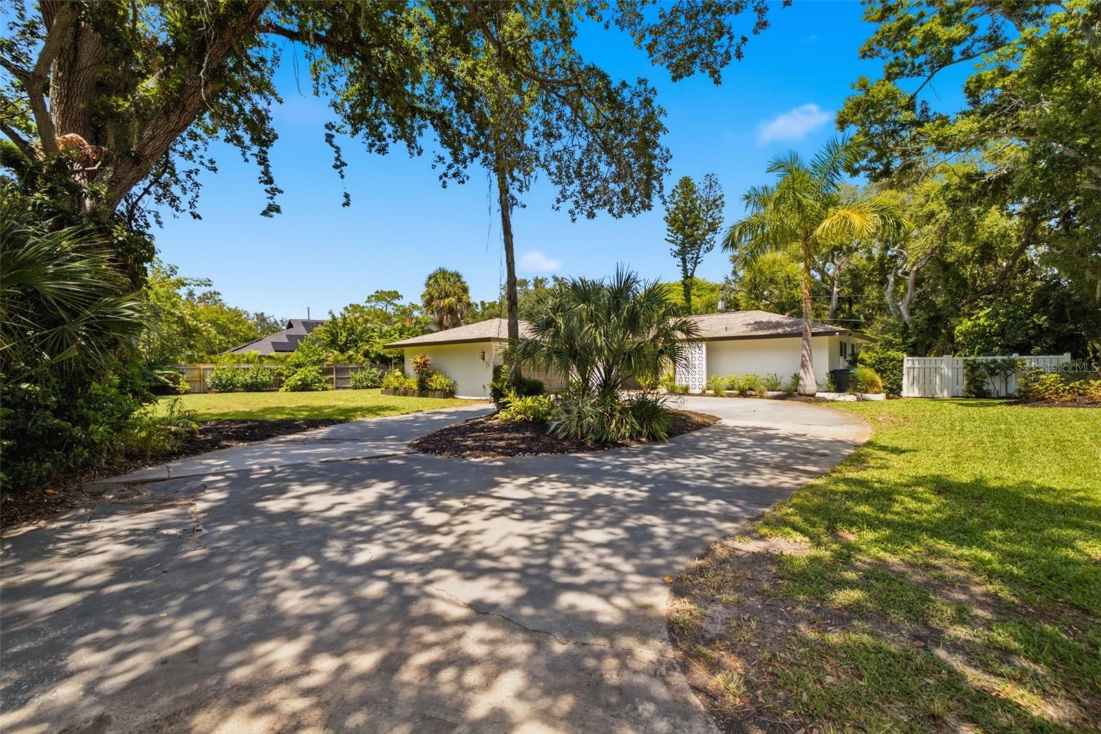 Photo of 747 SABAL COURT ST PETERSBURG FL 33705