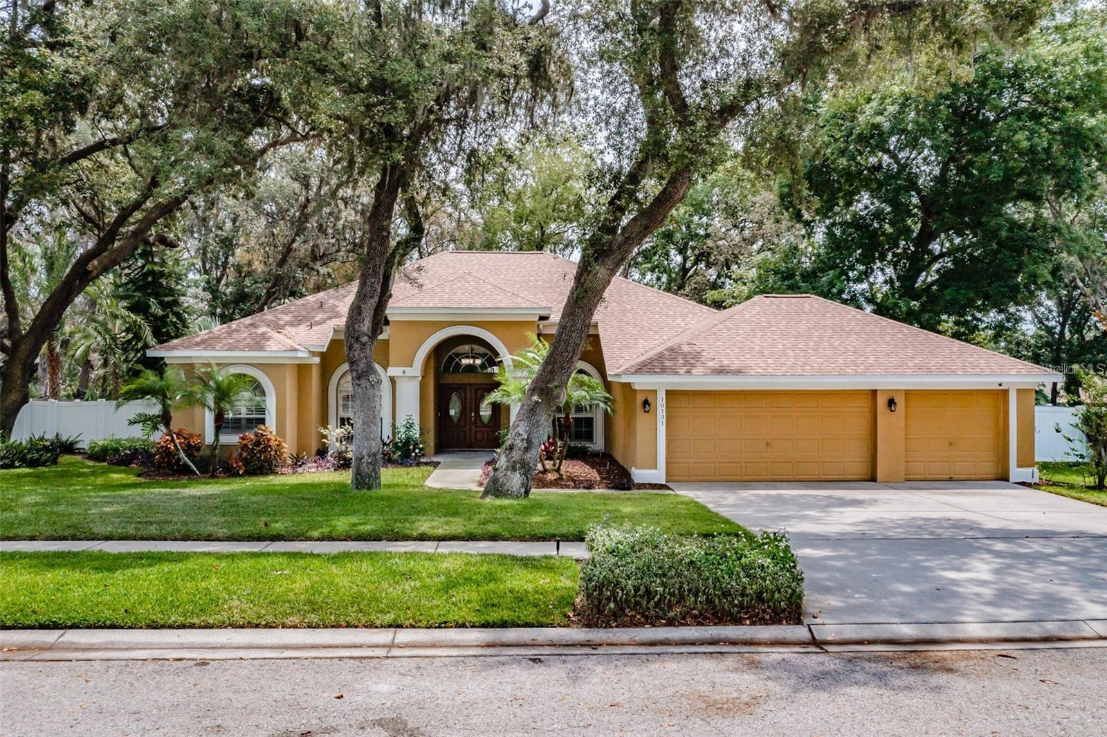 Photo of 10131 PADDOCK OAKS DRIVE RIVERVIEW FL 33569