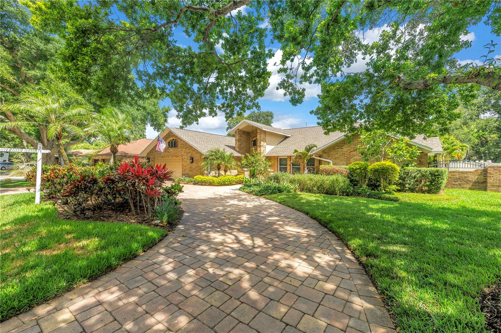 Photo of 12399 OAKS LANE SEMINOLE FL 33772