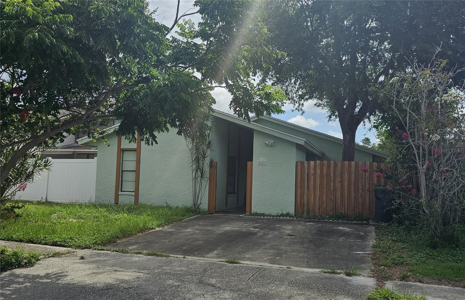 Photo of 10307 PENNYTREE PLACE TAMPA FL 33624