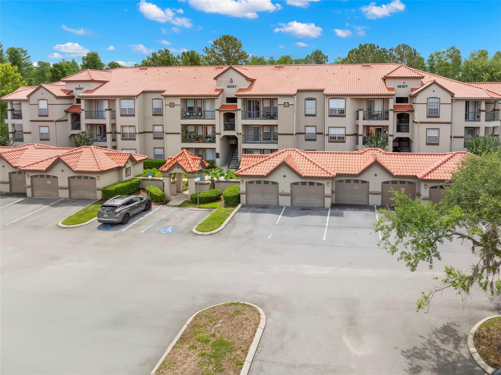 Photo of 18107 PEREGRINES PERCH PLACE #6111 LUTZ FL 33558