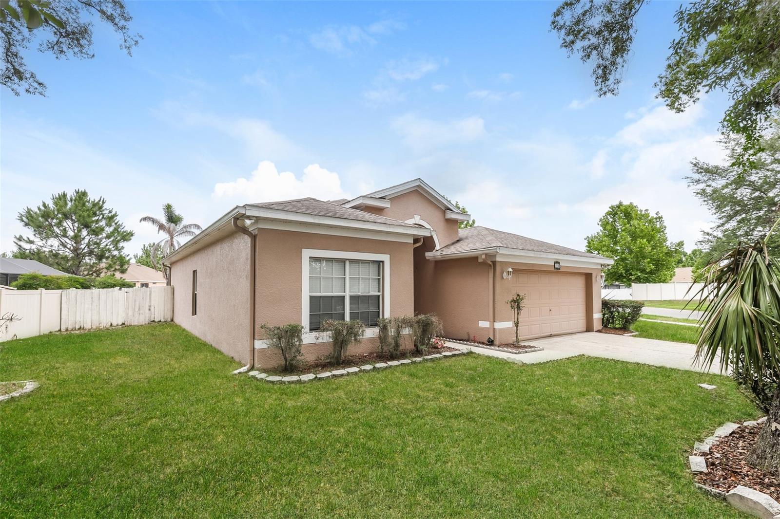 Photo of 814 COADE STONE DRIVE SEFFNER FL 33584