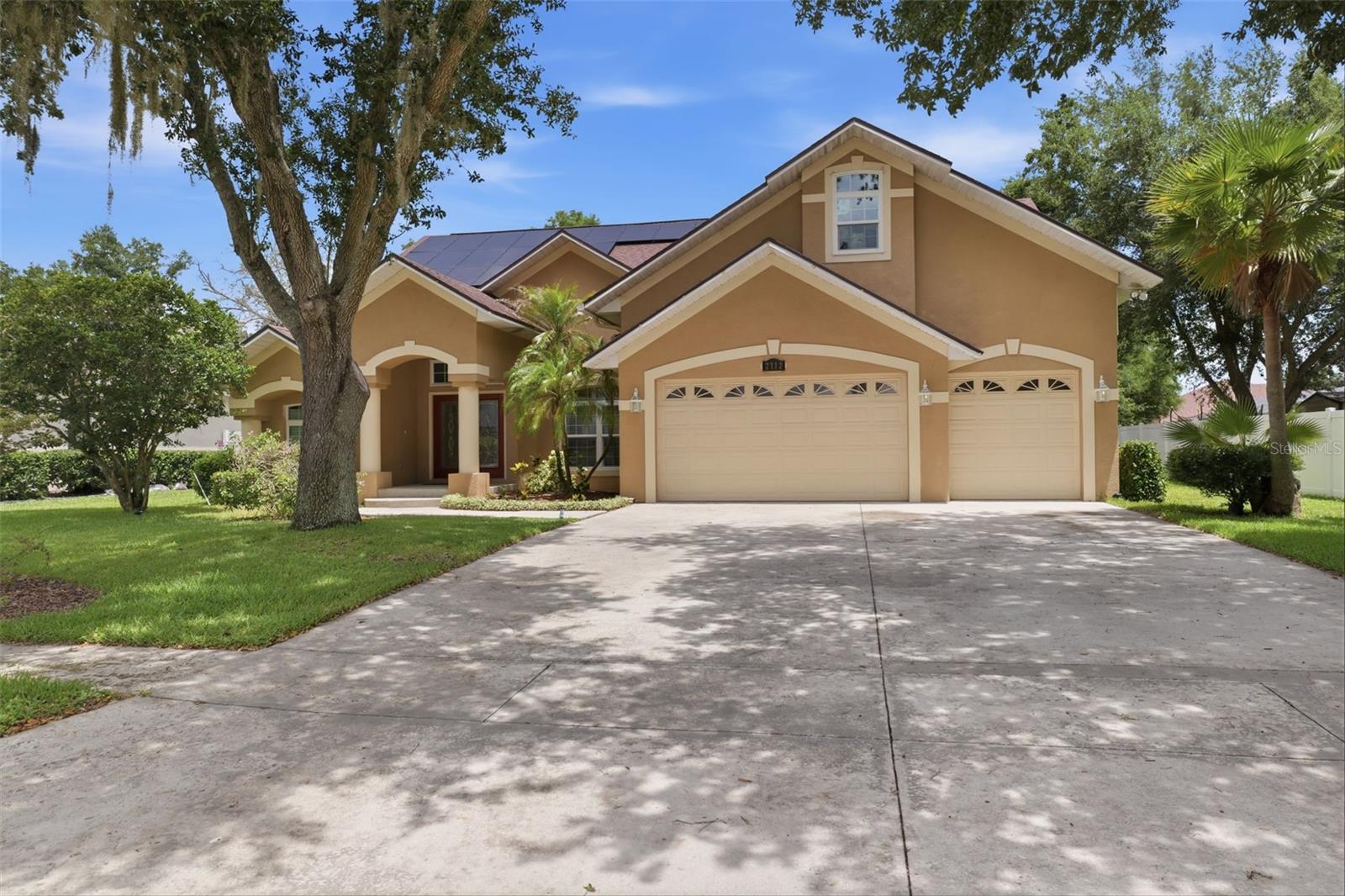 Photo of 2112 HERITAGE CREST DRIVE VALRICO FL 33594