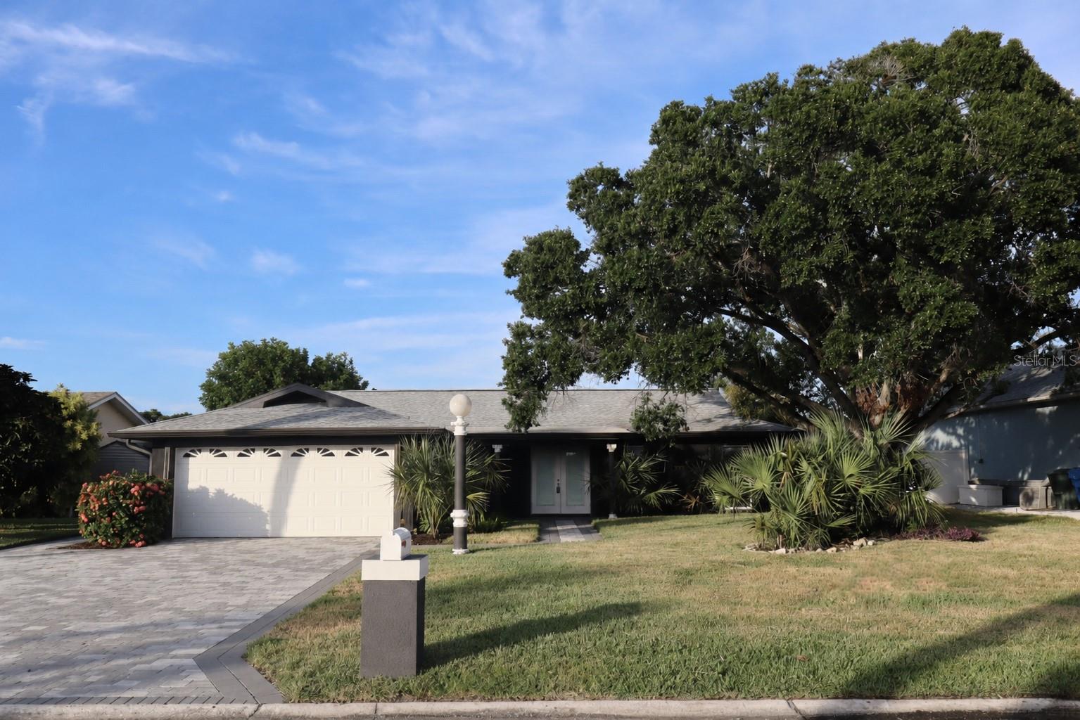 Photo of 1019 SPINDLE PALM WAY APOLLO BEACH FL 33572