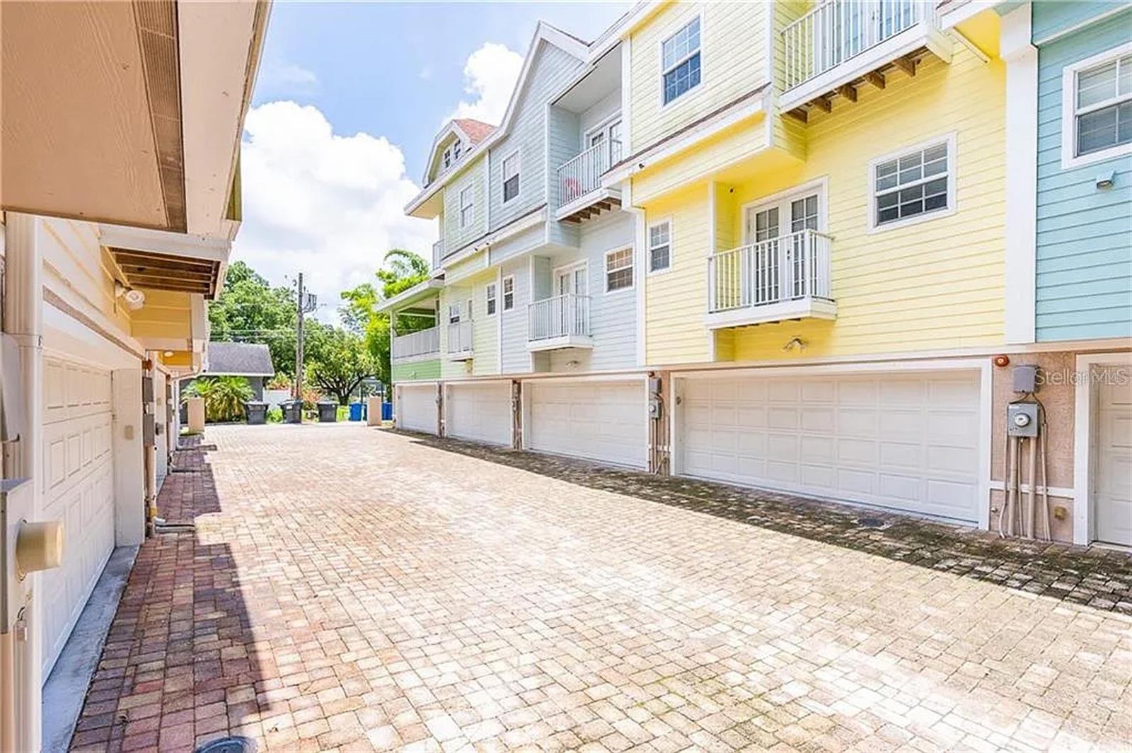 Photo of 827 GROVE STREET ST PETERSBURG FL 33701