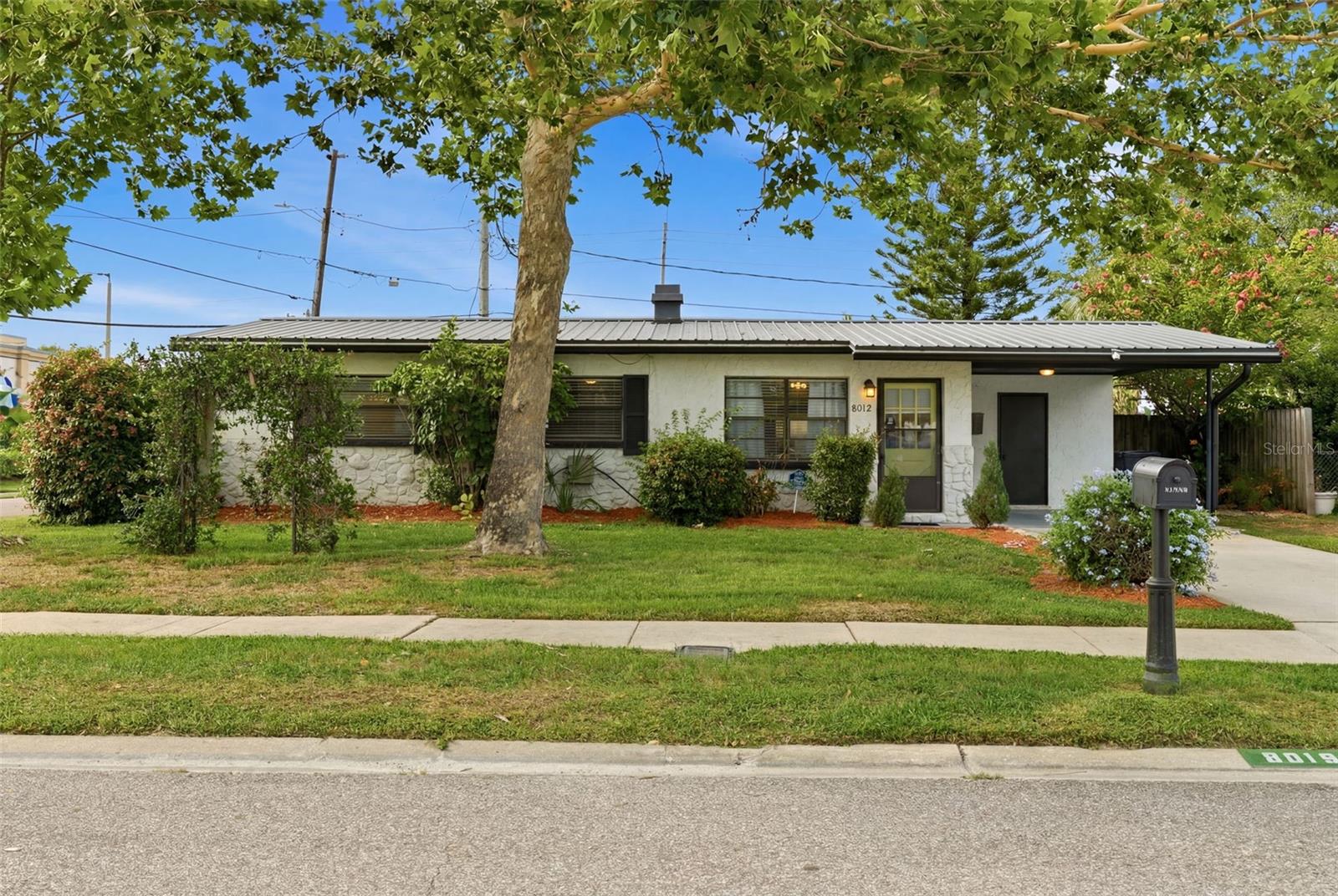 Photo of 8019 CORNWALL LANE TAMPA FL 33615