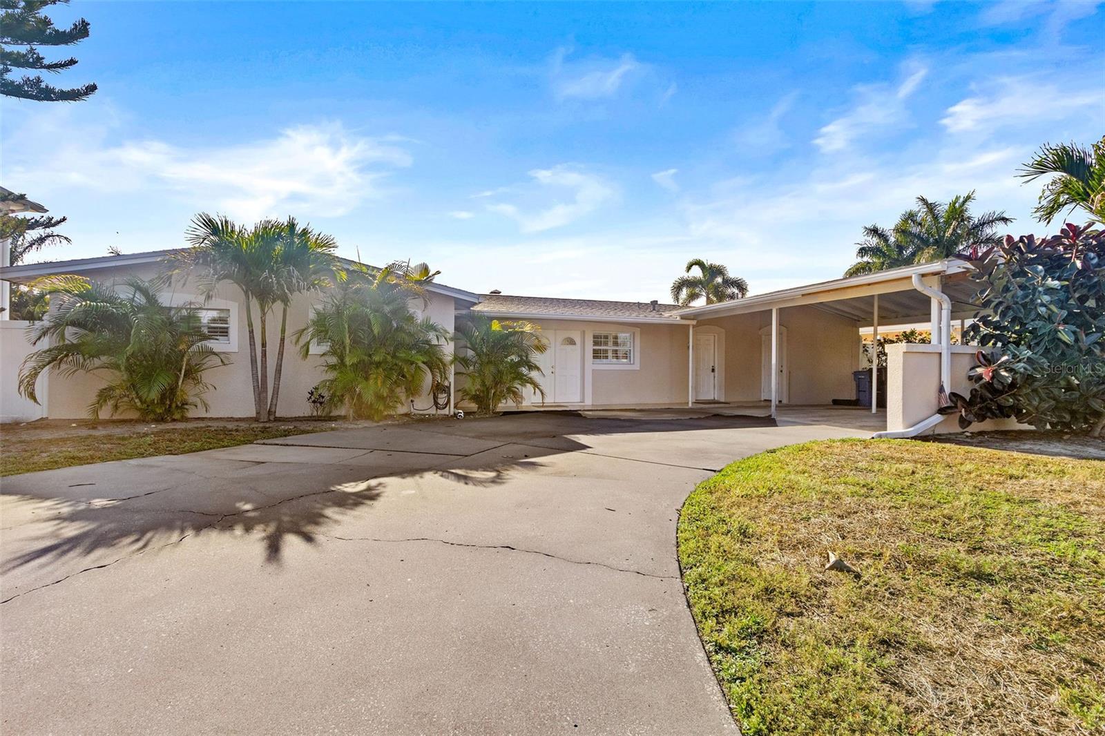 Photo of 3945 FONTAINEBLEAU DRIVE TAMPA FL 33634