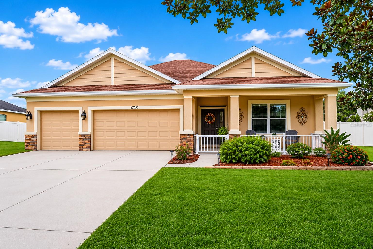 Photo of 17539 BUCKINGHAM GARDEN DRIVE LITHIA FL 33547