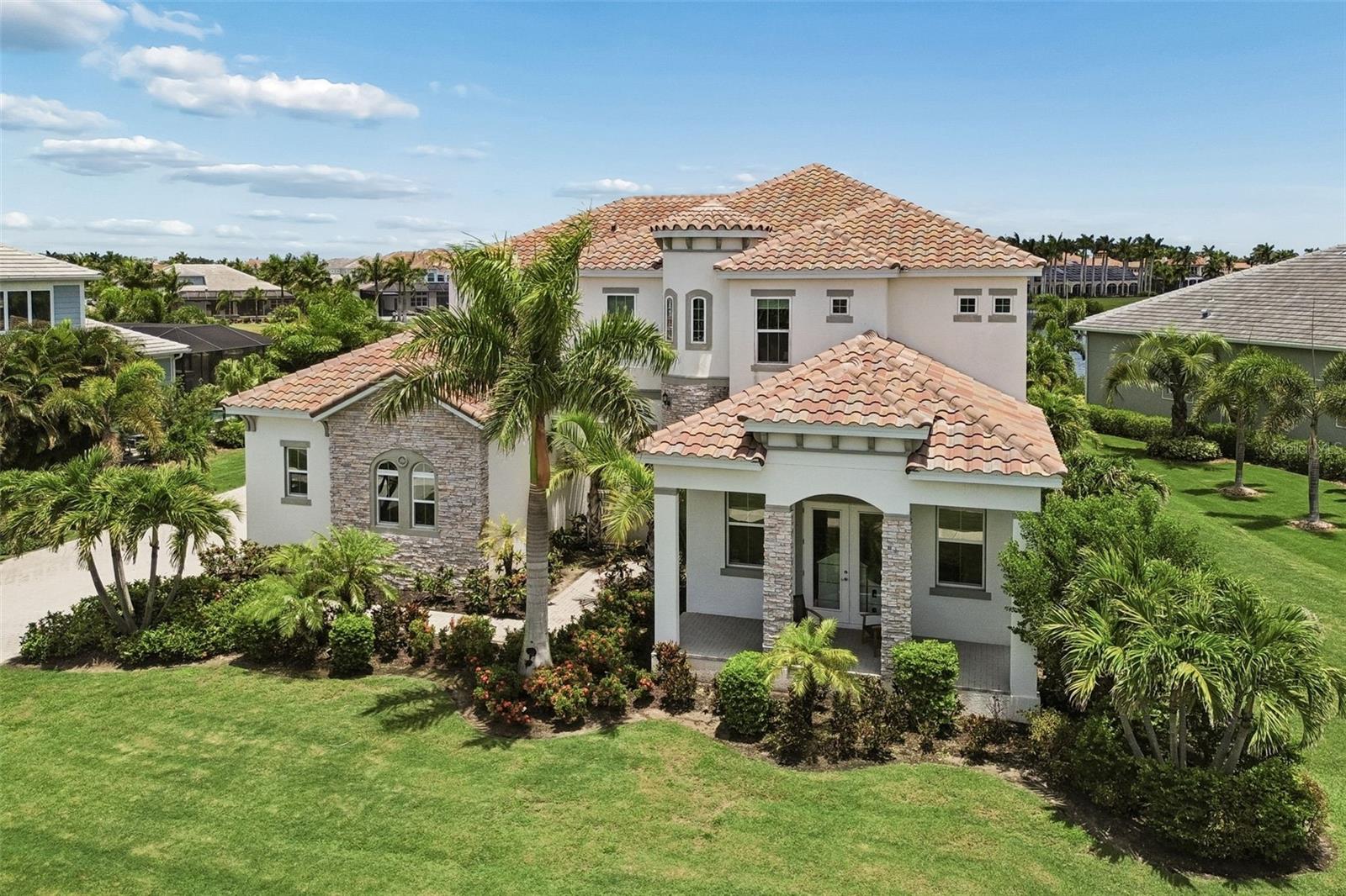 Photo of 823 MANNS HARBOR DRIVE APOLLO BEACH FL 33572