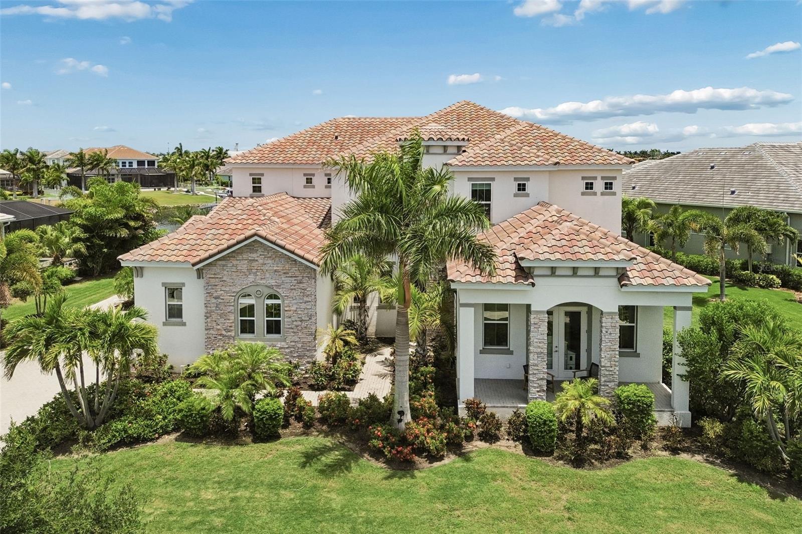 Photo of 823 MANNS HARBOR DRIVE APOLLO BEACH FL 33572