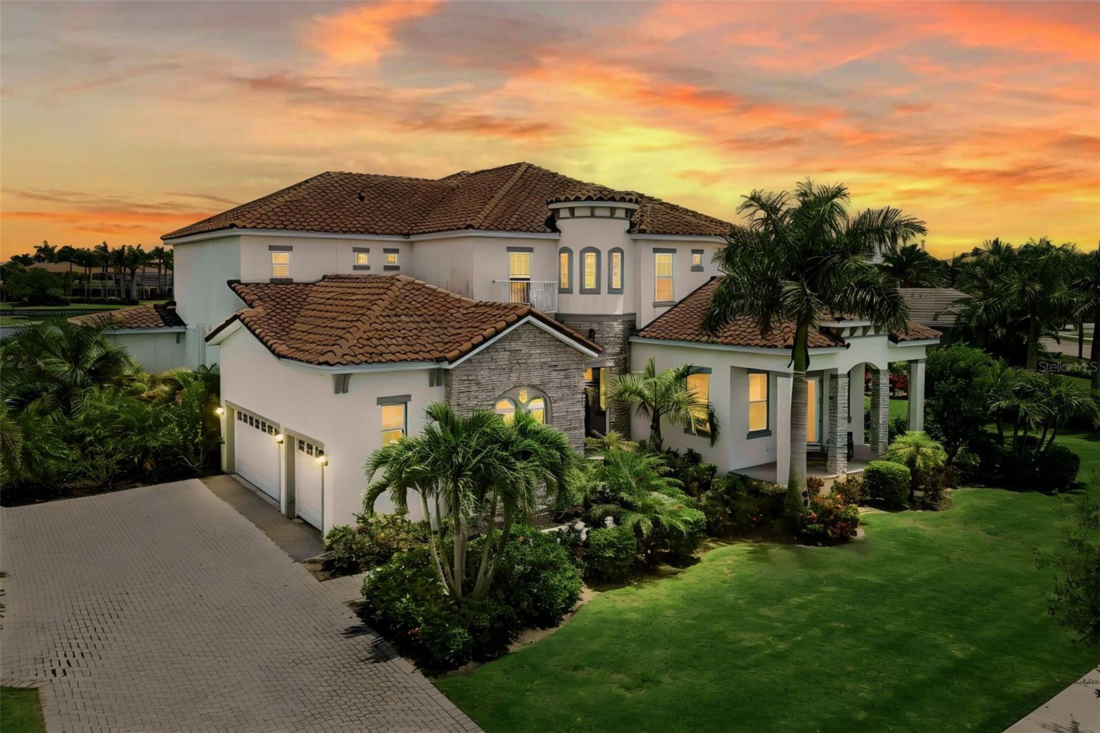 Photo of 823 MANNS HARBOR DRIVE APOLLO BEACH FL 33572