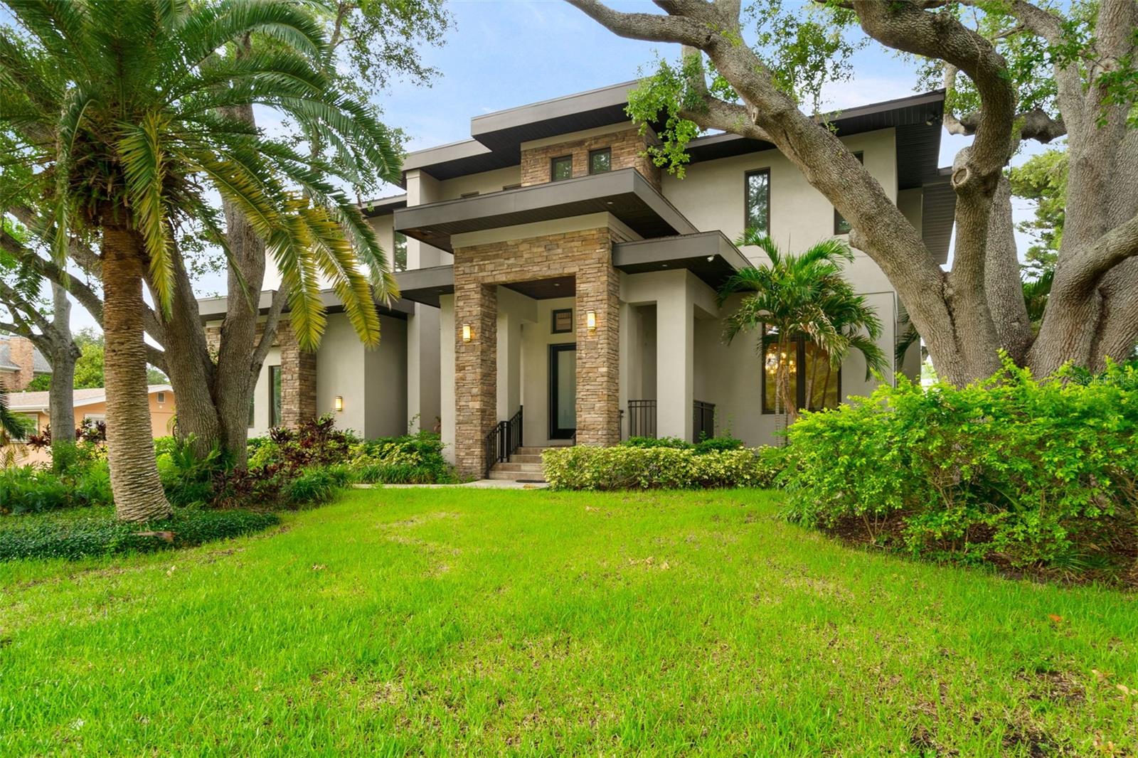 Photo of 4905 W SPRING LAKE DRIVE TAMPA FL 33629