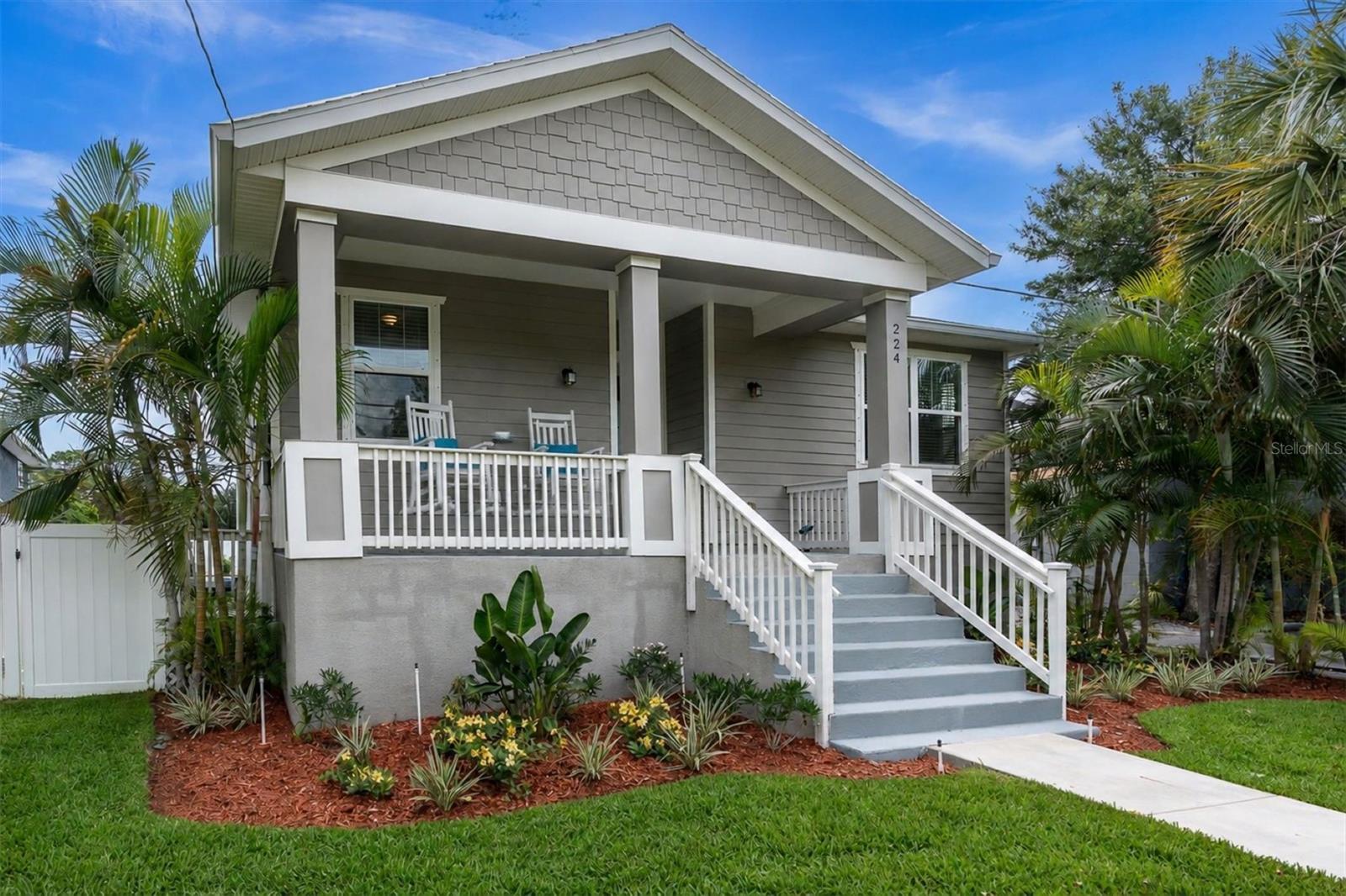 Photo of 224 NE JEFFERSON CIRCLE ST PETERSBURG FL 33702