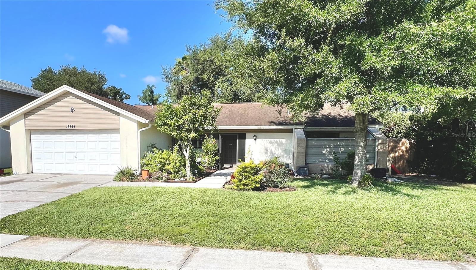 Photo of 15614 FARNSWORTH LANE TAMPA FL 33624