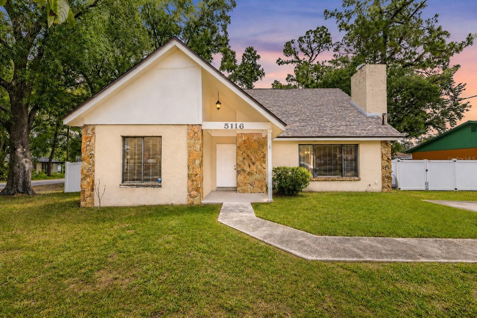 Photo of 5116 SERENA DRIVE TAMPA FL 33617