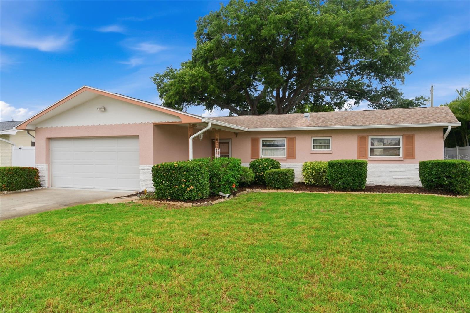 Photo of 8566 108TH WAY SEMINOLE FL 33772