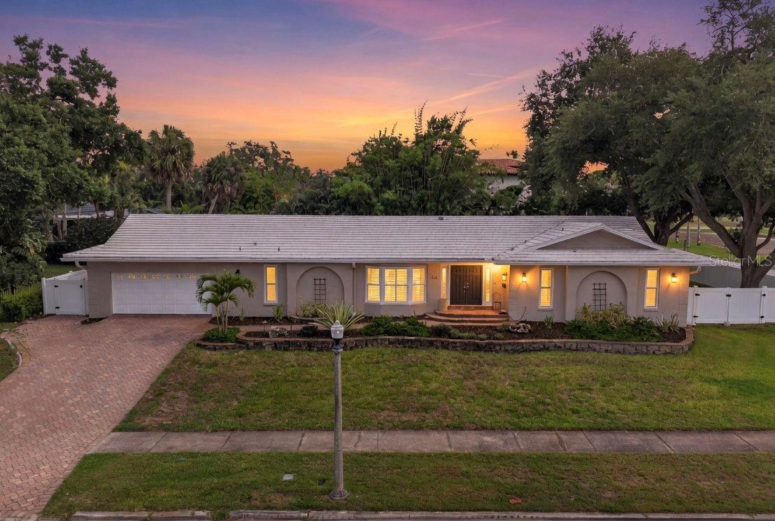 Photo of 303 ROEBLING ROAD BELLEAIR FL 33756
