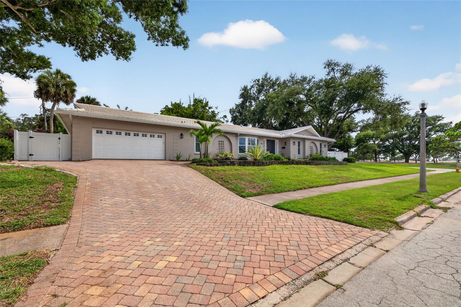 Photo of 303 ROEBLING ROAD BELLEAIR FL 33756