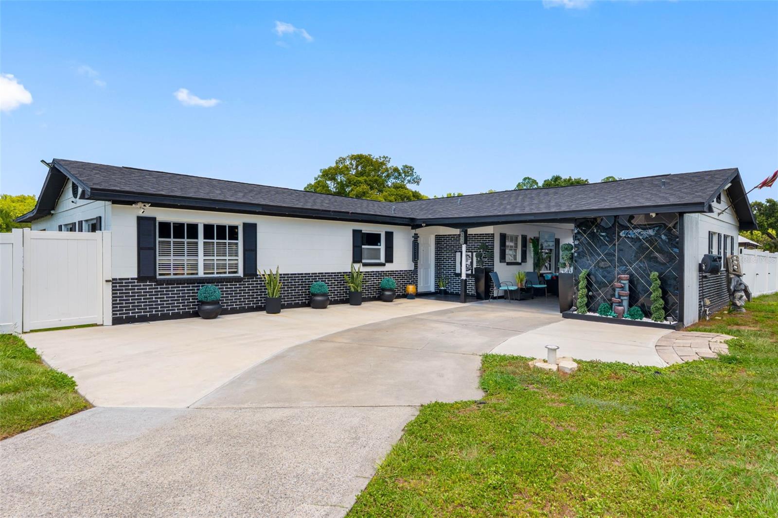 Photo of 5515 LAKE LE CLARE ROAD LUTZ FL 33558