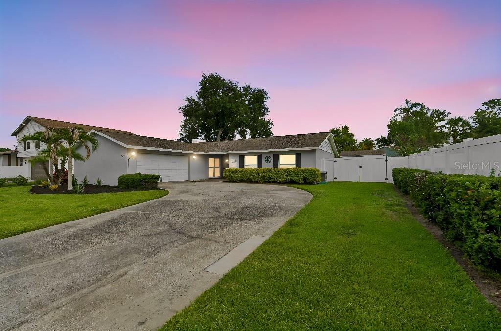 Photo of 4009 MOUNTAIN SPRINGS LANE TAMPA FL 33624