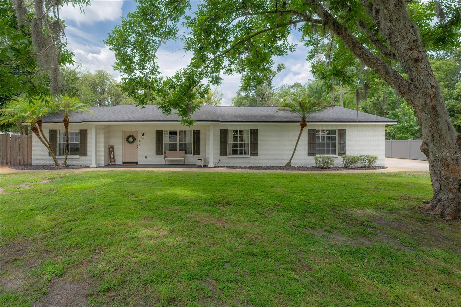 Photo of 608 SUNSET LANE LUTZ FL 33549