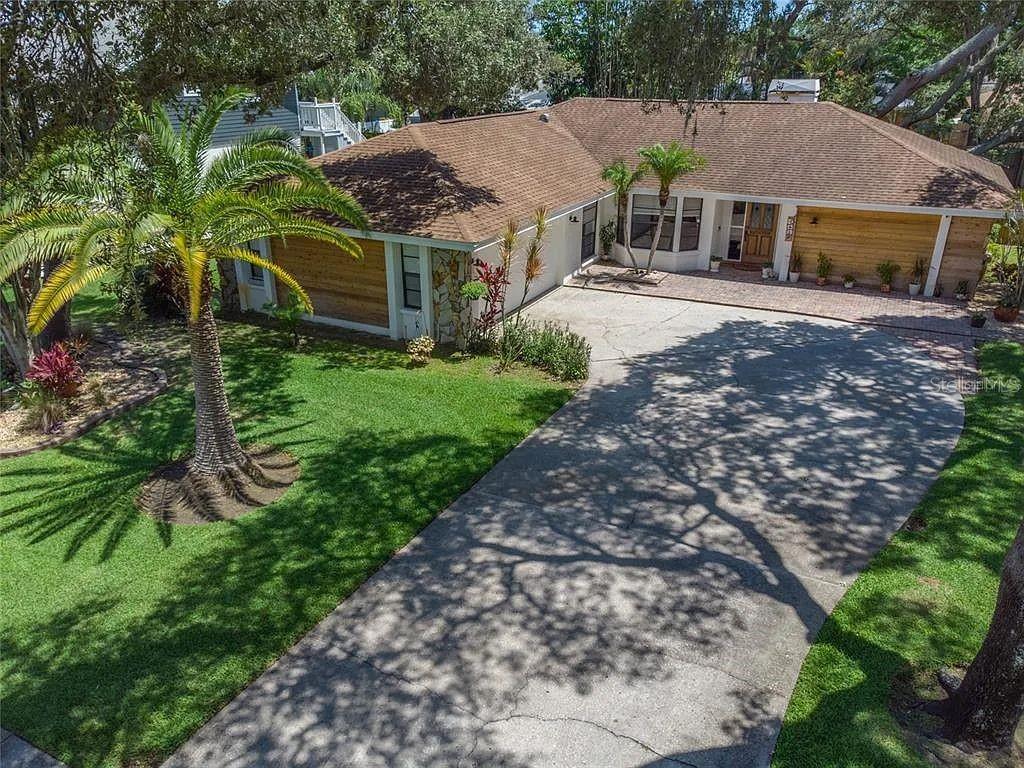 Photo of 1425 POINSETTIA AVENUE TARPON SPRINGS FL 34689