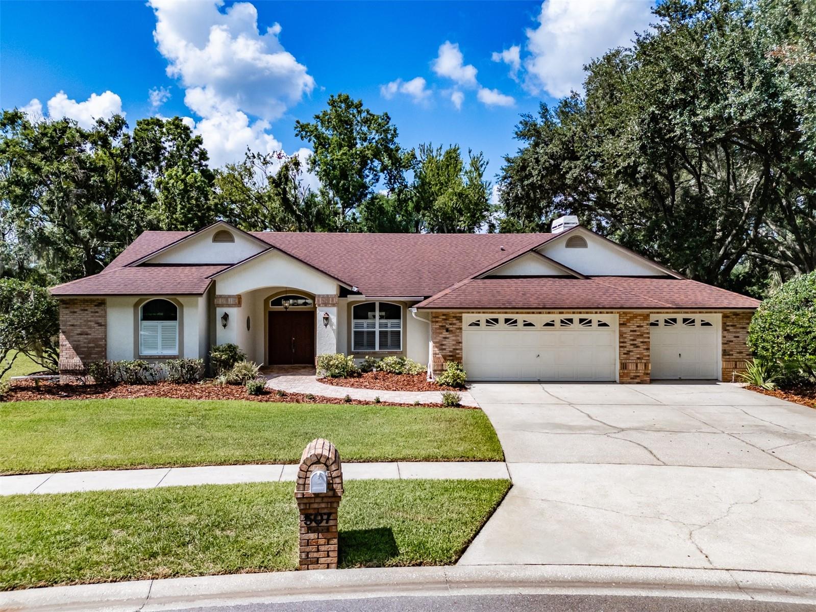Photo of 507 SURREY LANE LUTZ FL 33549