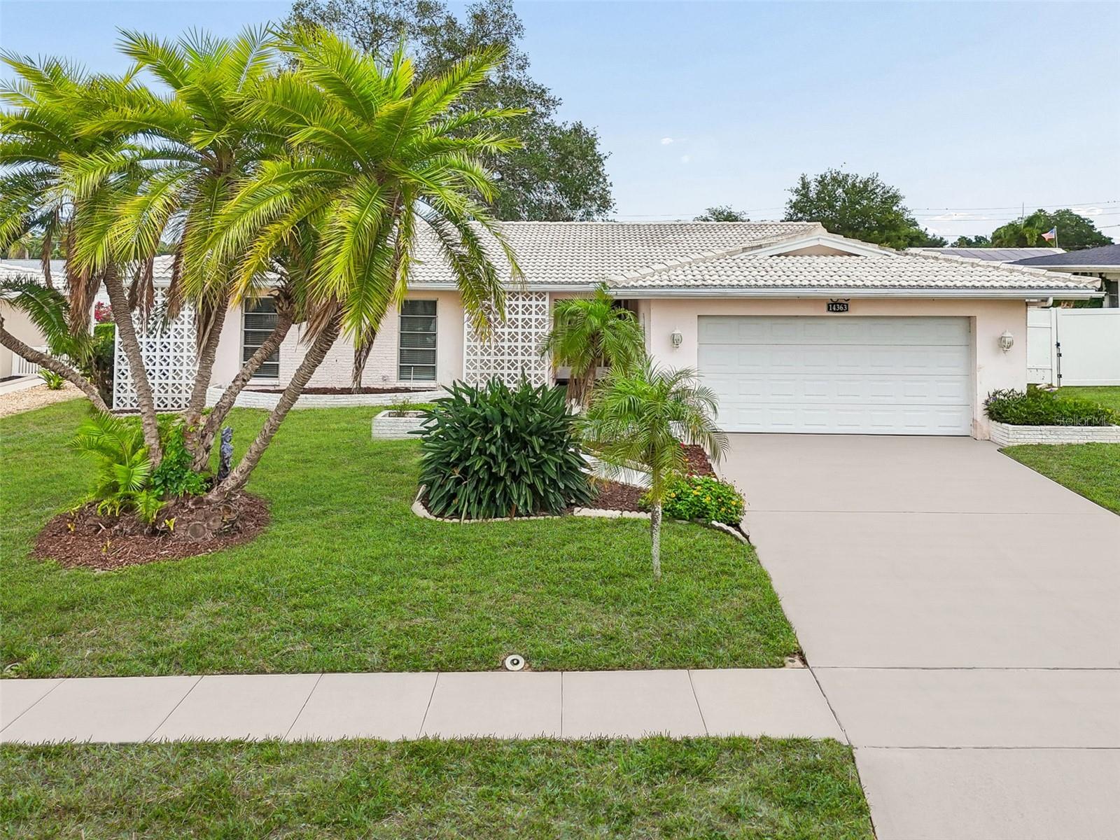 Photo of 14363 NEPTUNE ROAD SEMINOLE FL 33776