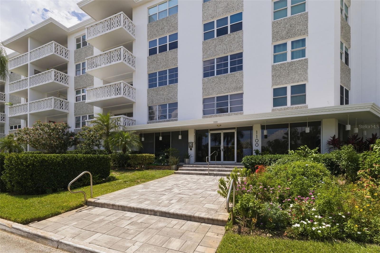 Photo of 1100 N SHORE DRIVE #304 ST PETERSBURG FL 33701