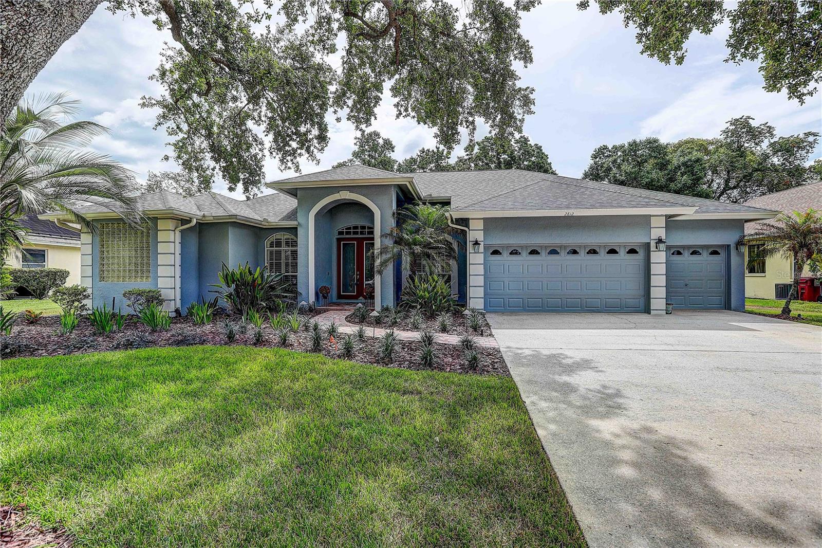 Photo of 2812 CLUBHOUSE DRIVE PLANT CITY FL 33566
