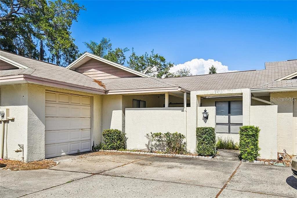 Photo of 103 LAKESIDE COLONY DRIVE TARPON SPRINGS FL 34689