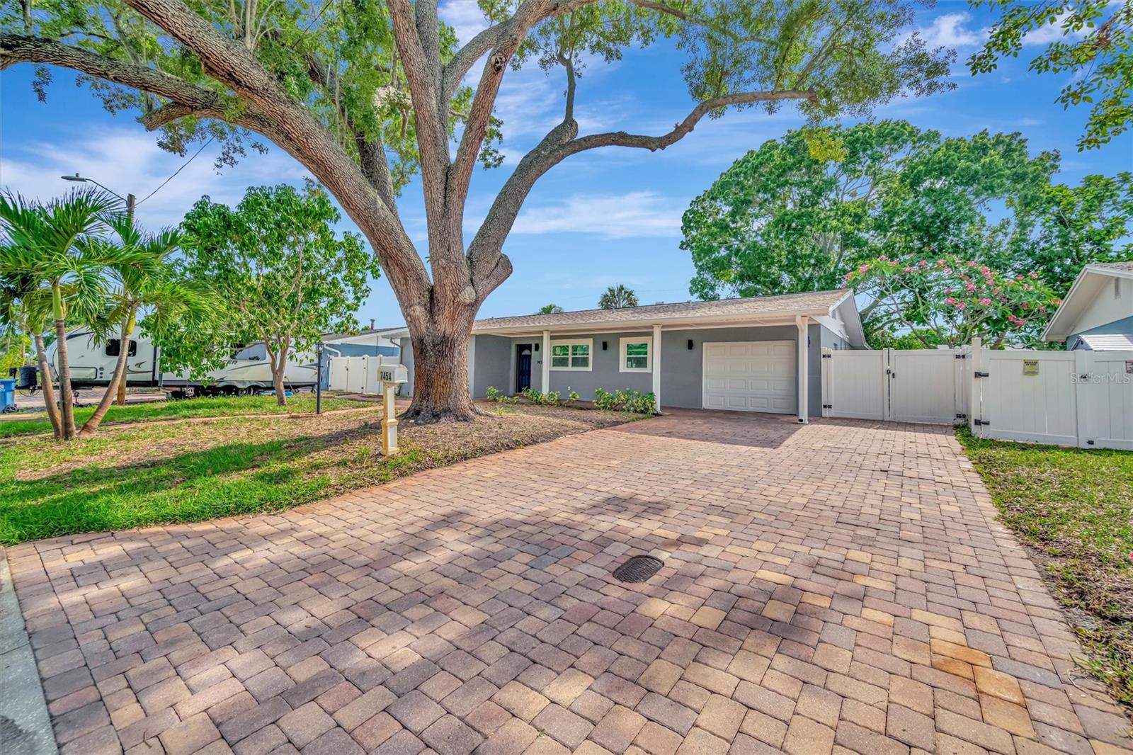 Photo of 7454 LOCUST STREET ST PETERSBURG FL 33702