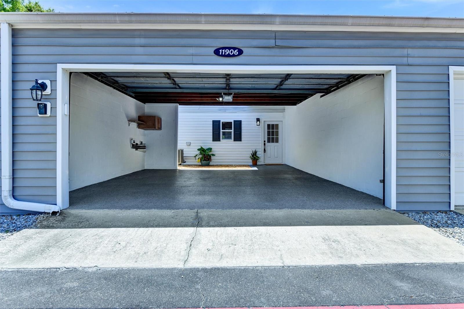 Photo of 11906 DIETZ DRIVE #22 TAMPA FL 33626