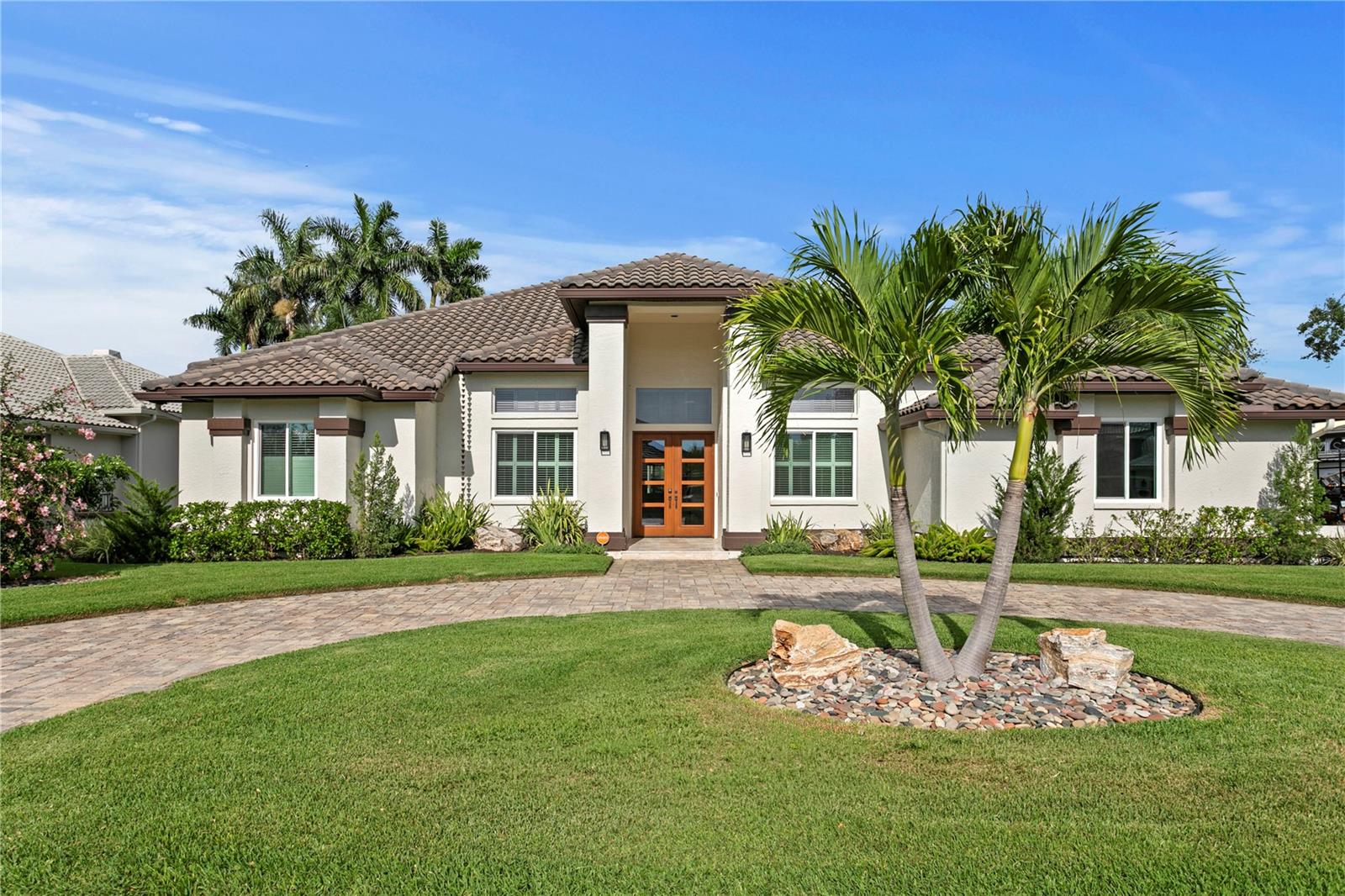 Photo of 1230 DARLINGTON OAK CIRCLE ST PETERSBURG FL 33703