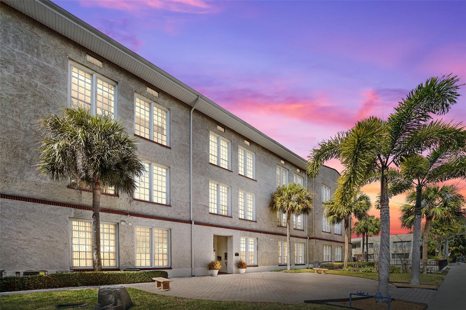 Photo of 701 MIRROR LAKE DRIVE #120 ST PETERSBURG FL 33701