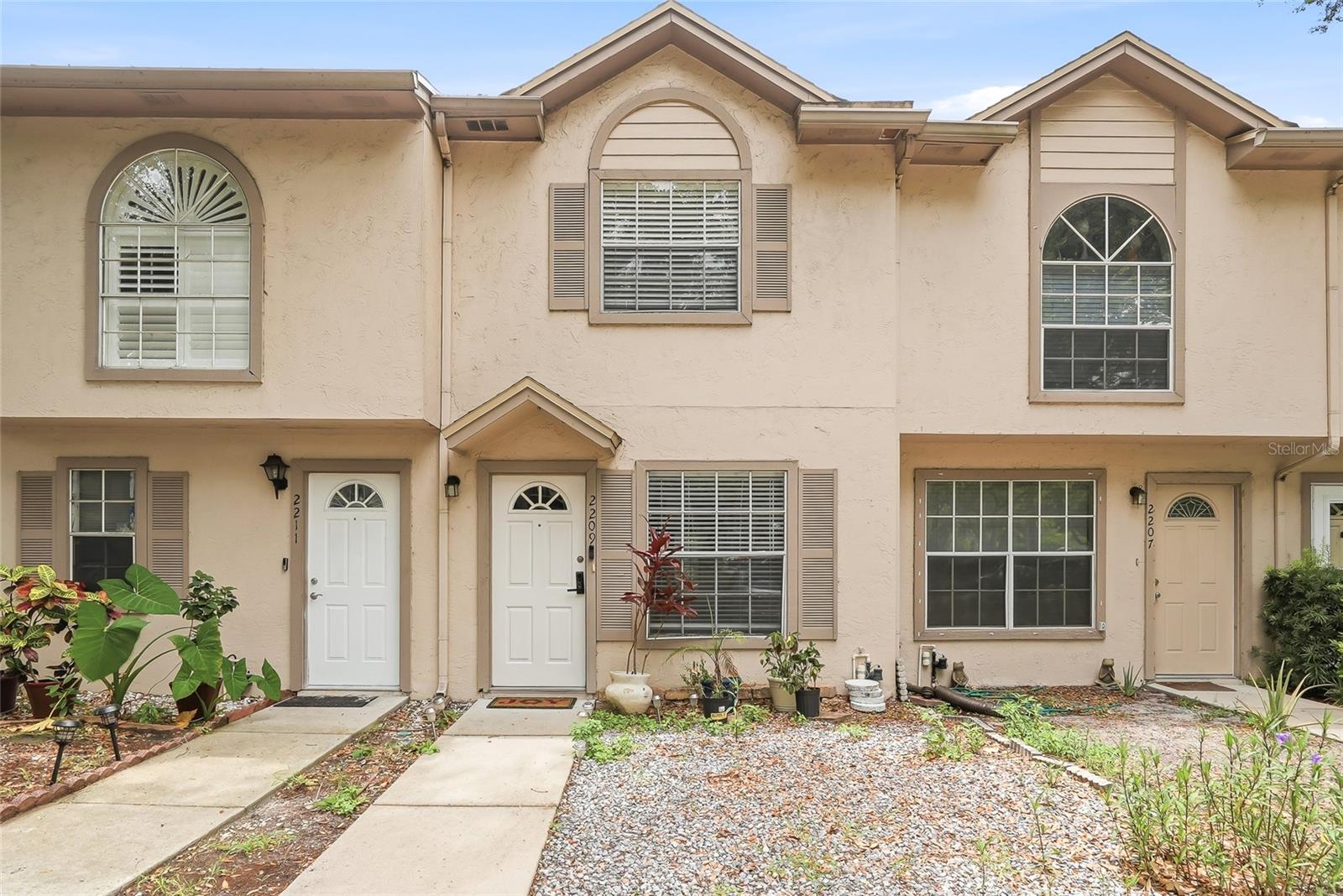 Photo of 2209 FLETCHERS POINT CIRCLE TAMPA FL 33613